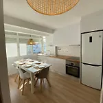 Carcavelos & Nova Sbe Private In Shared Serviced 24 게스트하우스