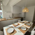 Carcavelos & Nova Sbe Private In Shared Serviced 24 Oeiras