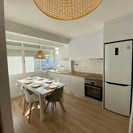 Carcavelos & Nova Sbe Private In Shared Serviced 24 Penzion