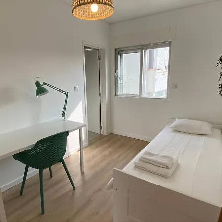 Penzion Carcavelos & Nova Sbe Private In Shared Serviced 24 Oeiras