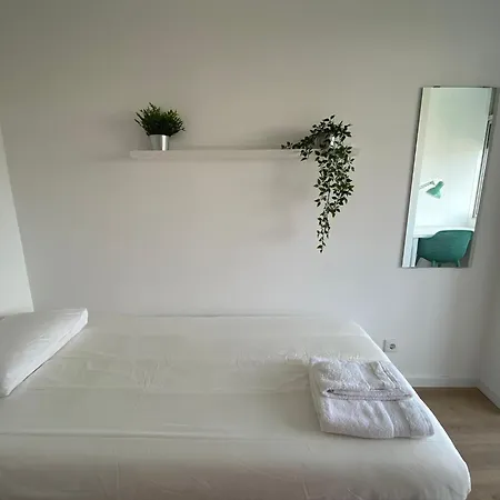 Penzion Carcavelos & Nova Sbe Private In Shared Serviced 24 *
