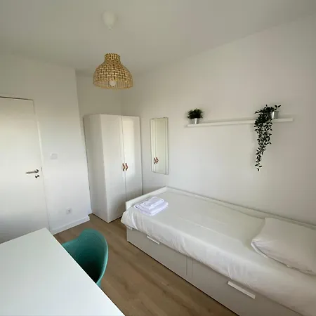 Penzion Carcavelos & Nova Sbe Private In Shared Serviced 24 Oeiras