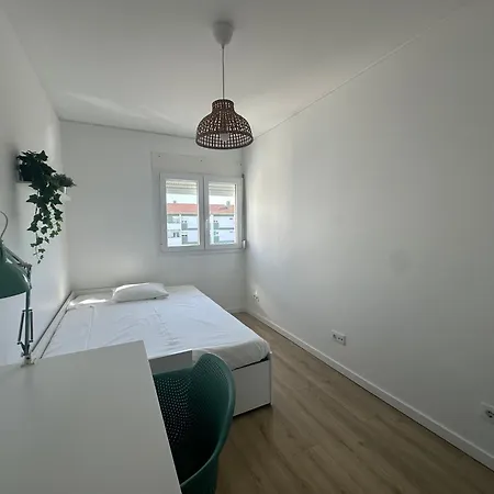 Penzion Carcavelos & Nova Sbe Private In Shared Serviced 24 Oeiras