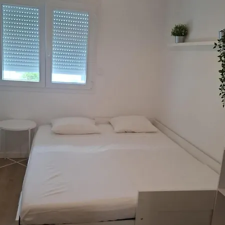 Carcavelos & Nova Sbe Private In Shared Serviced 24 Penzion Oeiras