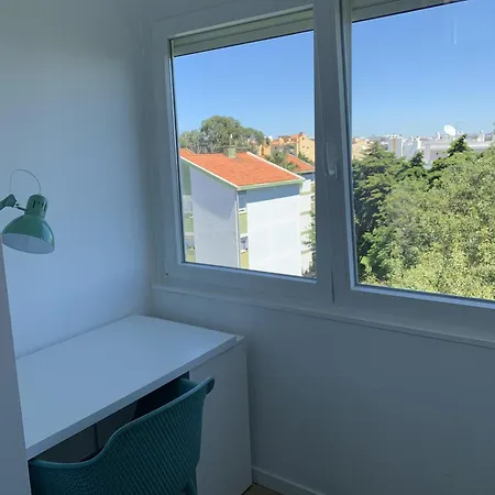 Carcavelos & Nova Sbe Private In Shared Serviced 24 게스트하우스