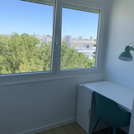 Carcavelos & Nova Sbe Private In Shared Serviced 24 * 오이라스
